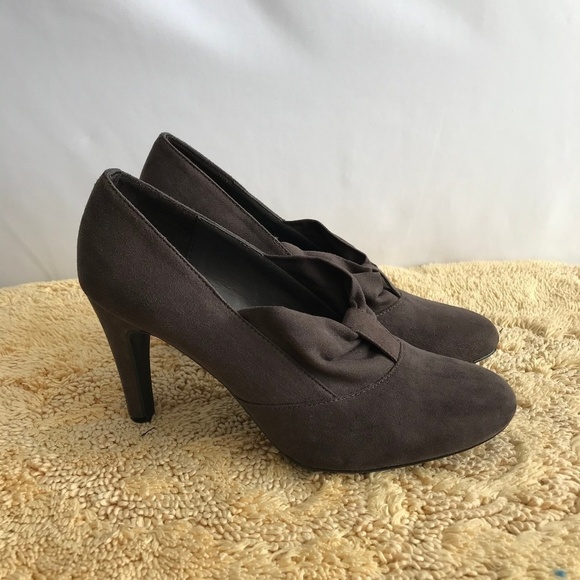 Ann Marino Taupe Heels - Picture 1 of 8